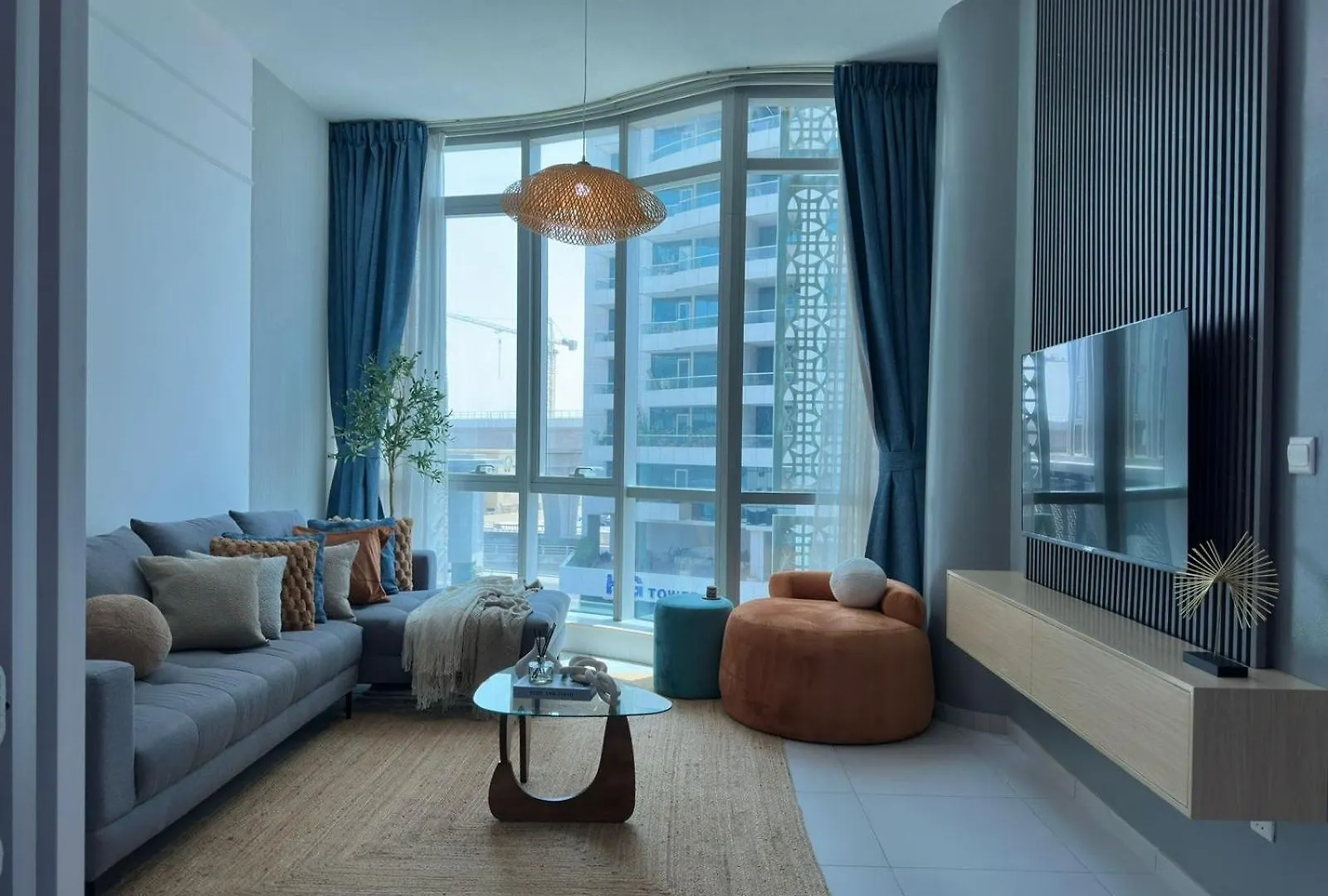 Ferienwohnung Sunsets And Skylines 1Br In Panoramic Tower Dubai Vereinigte Arabische Emirate