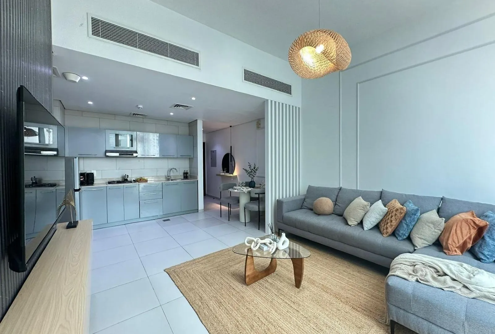 Ferienwohnung Sunsets And Skylines 1Br In Panoramic Tower Dubai Vereinigte Arabische Emirate
