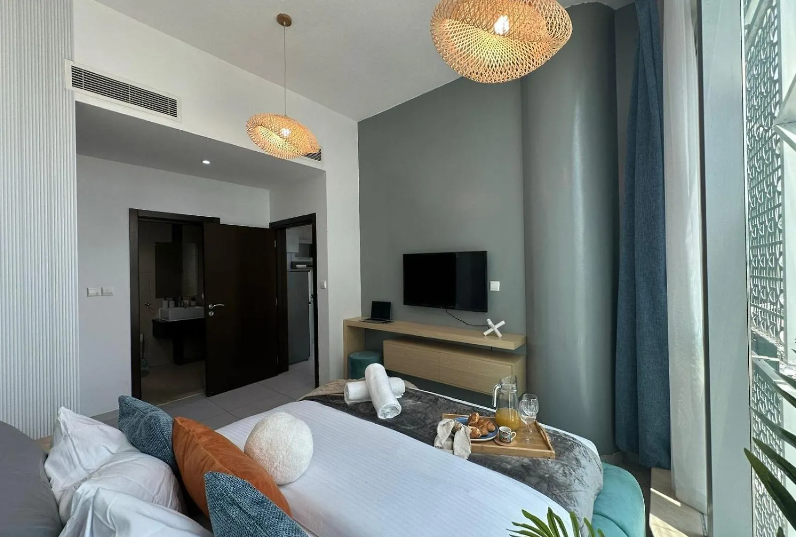 Sunsets And Skylines 1Br In Panoramic Tower Apartment Dubai